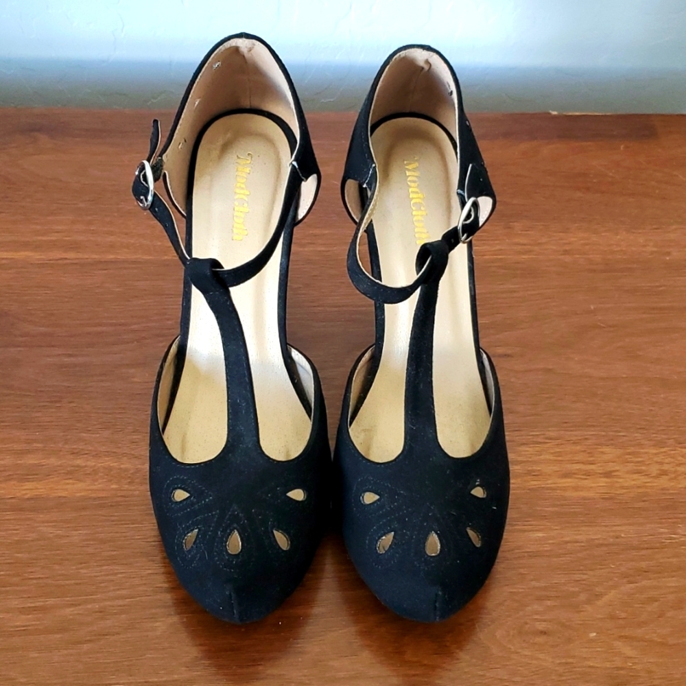 ModCloth The Zest in History of Suede black heels